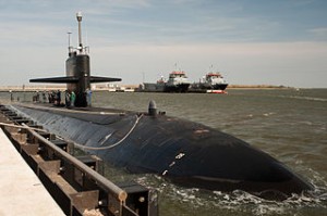 320px-US_Navy_110309-N-FG395-007_The_Los_Angeles-class_attack_submarine_USS_Pittsburgh_(SSN_720)_pulls_into_Naval_Submarine_Base_Kings_Bay_a_routine_port