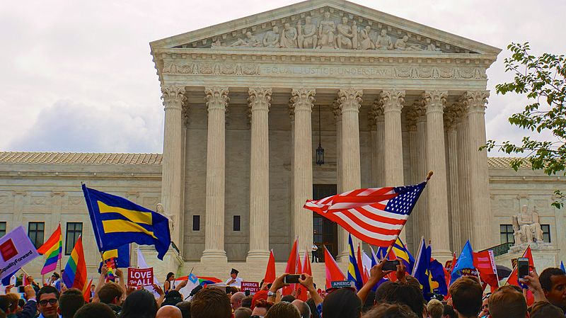 "SCOTUS Marriage Equality 2015 (Obergefell v. Hodges) - 26 June 2015" by Ted Eytan from Washington, DC, USA (SCOTUS Marriage Equality 2015 58151) [CC BY-SA 2.0 (http://creativecommons.org/licenses/by-sa/2.0)], via Wikimedia Commons